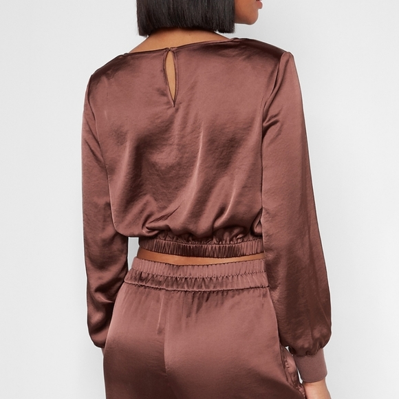 Express Satin Strong Shoulder Cropped Top - Picture 2 of 3